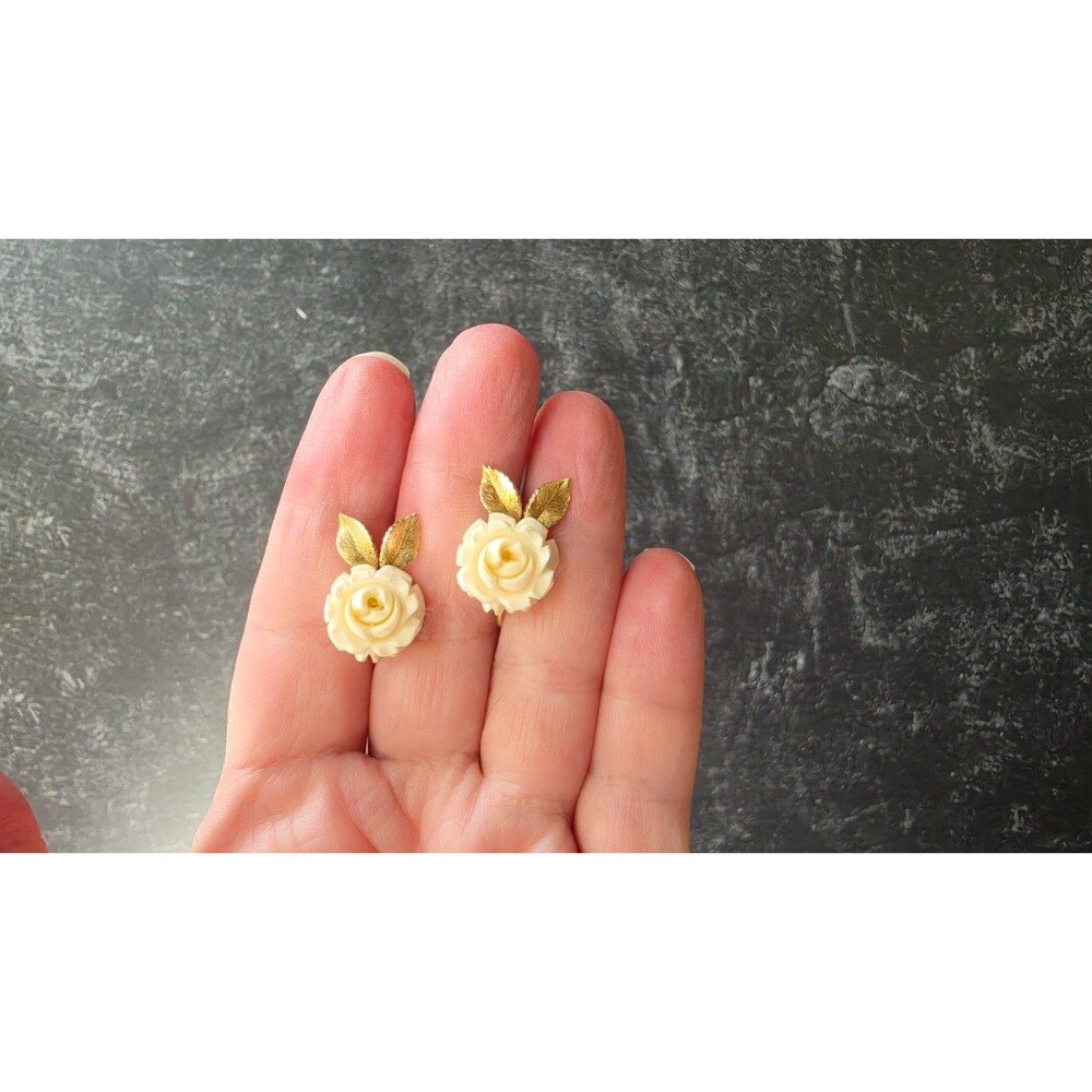 Krementz Floral Celluloid Gold Tone Metal Screwback Earrings Vintage